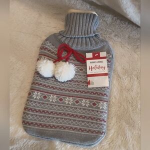 🌺 NWT Barnes & Noble Hot Water Bottle in Stocking Sweater